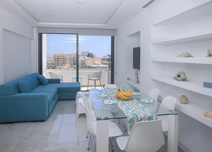 Elegant Penthouse In Centre Appartamento Larnaca